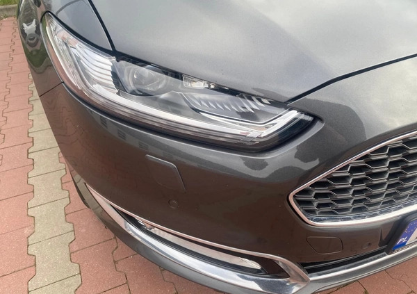 Ford Mondeo cena 77490 przebieg: 141800, rok produkcji 2017 z Legnica małe 232